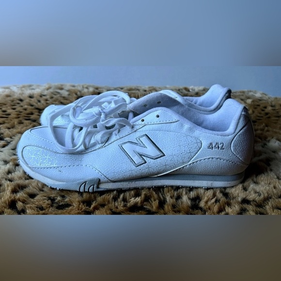 New Balance CW442SW White Leather Sneakers – Women’s Size 8 - Picture 5 of 8